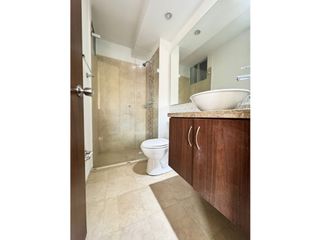 Foto 9 de SE VENDE APARTAMENTO EN GRAN GRANADA - ENGATIVA