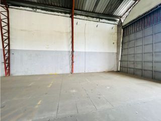 Foto 14 de Durán, Galpón en Renta, 700m2, 1 Ambientes