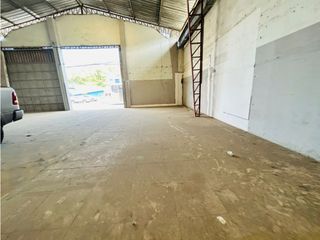 Foto 12 de Durán, Galpón en Renta, 700m2, 1 Ambientes