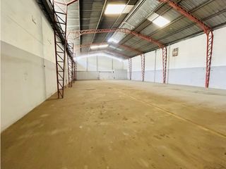 Foto 7 de Durán, Galpón en Renta, 700m2, 1 Ambientes