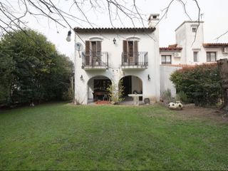 Foto 2 de VENTA OPORTUNIDAD Casa de 4 Amb. Country Aranjuez