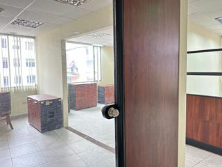 Foto 37 de REPÚBLICA DEL SALVADOR EDIFICIO CORPORATIVO ARRIENDO OFICINA 350,58m2