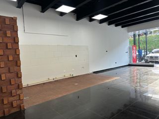 Foto 5 de POMASQUI LOCAL COMERCIAL EN PLAZA DEPORTIVA