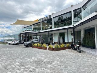 Foto 1 de POMASQUI LOCAL COMERCIAL EN PLAZA DEPORTIVA