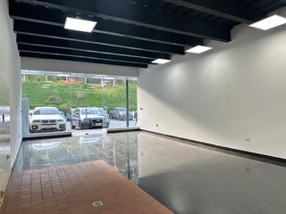 Foto 4 de POMASQUI LOCAL COMERCIAL EN PLAZA DEPORTIVA