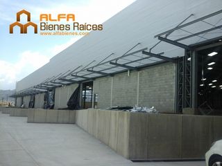 Foto 1 de Se alquila bodega 2950m2 - Norte de Quito - En Complejo