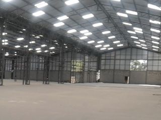 Foto 2 de Se alquila bodega 2950m2 - Norte de Quito - En Complejo