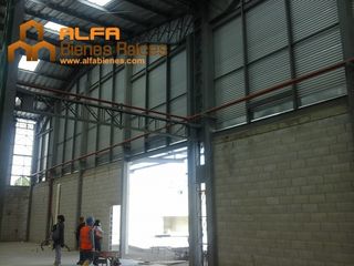 Foto 4 de Se alquila bodega 4000m2 - Norte de Quito - En Complejo