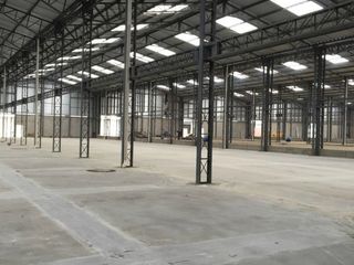 Foto 2 de Se alquila bodega 4000m2 - Norte de Quito - En Complejo
