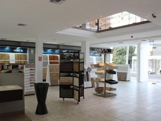 Foto 1 de OFICINA O LOCAL COMERCIAL EN ALQUILER 850M2 - Urdesa