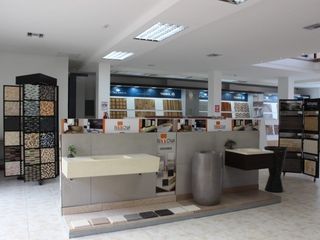 Foto 4 de OFICINA O LOCAL COMERCIAL EN ALQUILER 850M2 - Urdesa