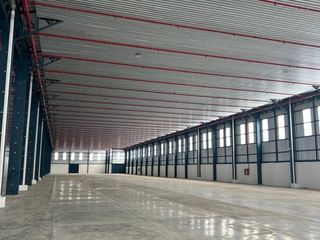 Foto 1 de En alquiler bodega 1.000m² - en Centro logístico - Cuenca, Prov. Azuay