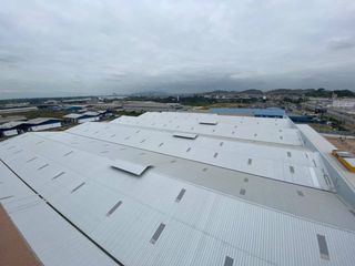 Foto 2 de Alquiler bodega industrial 460m2 en complejo - Vía Durán- Tambo