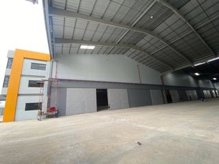 Foto 5 de Alquiler bodega industrial 460m2 en complejo - Vía Durán- Tambo