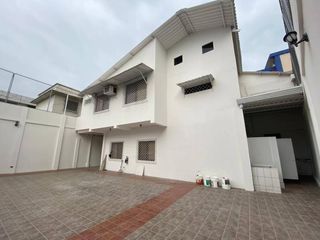 Foto 1 de Alquiler casa ideal para oficina Barrio Centenario 734m2- Guayaquil