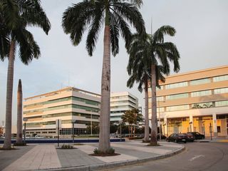 Foto 1 de EN ALQUILER OFICINA 486.63M2- PARQUE EMPRESARIAL COLÓN- NORTE DE GYE