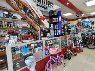 Foto 3 de Alquiler LOCAL COMERCIAL ESQUINERO, 2 plantas - 456,70M2- URDESA CENTRAL