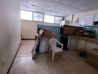 Foto 14 de Alquiler LOCAL COMERCIAL ESQUINERO, 2 plantas - 456,70M2- URDESA CENTRAL