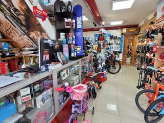 Foto 2 de Alquiler LOCAL COMERCIAL ESQUINERO, 2 plantas - 456,70M2- URDESA CENTRAL