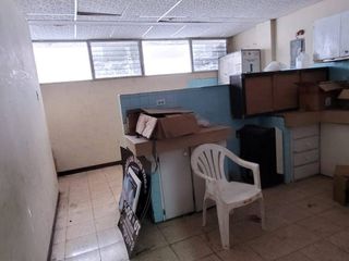 Foto 12 de Alquiler LOCAL COMERCIAL ESQUINERO, 2 plantas - 456,70M2- URDESA CENTRAL