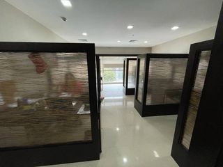 Foto 4 de OFICINA AMOBLADA EN ALQUILER 150M2, PARQUE EMPRESARIAL COLON, NORTE GYE