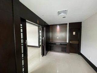 Foto 7 de OFICINA AMOBLADA EN ALQUILER 150M2, PARQUE EMPRESARIAL COLON, NORTE GYE