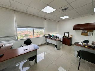 Foto 4 de Oficina en Alquiler 57m2- Av. León Febres Cordero, Edif. River Plaza
