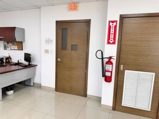 Foto 9 de Oficina en Alquiler 57m2- Av. León Febres Cordero, Edif. River Plaza