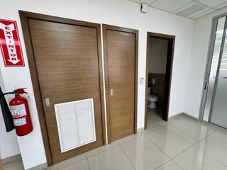 Foto 8 de Oficina en Alquiler 57m2- Av. León Febres Cordero, Edif. River Plaza