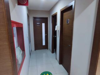 Foto 11 de Oficina en Alquiler 57m2- Av. León Febres Cordero, Edif. River Plaza