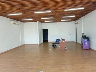 Foto 9 de Local comercial en alquiler 400m²- Av. francisco de Orellana, Guayaquil