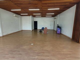 Foto 2 de Local comercial en alquiler 400m²- Av. francisco de Orellana, Guayaquil