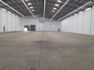 Foto 2 de Alquiler bodega industrial 2000m2 con oficinas, Carapungo, Quito, Ecuador
