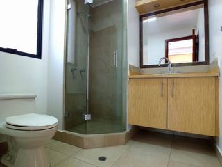 Foto 11 de Arriendo departamento de 170 m2 con balcón en el Quito Tenis