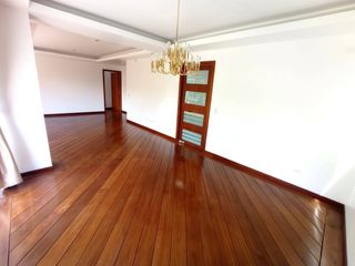 Foto 4 de Arriendo departamento de 170 m2 con balcón en el Quito Tenis