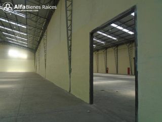 Foto 2 de Alquiler bodega en complejo 2.500m2, Calderón, Quito, Ecuador
