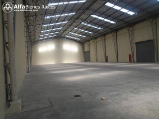 Foto 1 de Alquiler bodega en complejo 2.500m2, Calderón, Quito, Ecuador