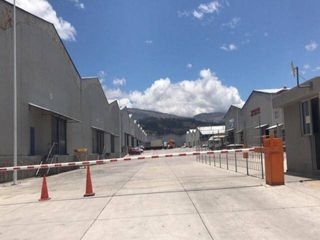 Foto 1 de Alquiler bodega industrial 6250m2 Sector Tababela, Pifo, Quito Ecuador