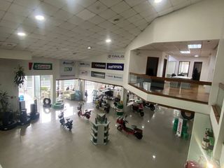 Foto 1 de ALQUILER LOCAL COMERCIAL O SHOWROOM, 1634M2, AV. 6 DE DICIEMBRE, QUITO