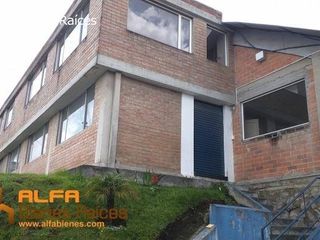 Foto 2 de Se alquila excelente bodega con oficina - Quito 1500m2.