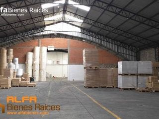 Foto 6 de Se alquila excelente bodega con oficina - Quito 1500m2.