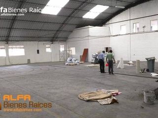 Foto 1 de Se alquila excelente bodega con oficina - Quito 1500m2.