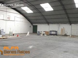 Foto 4 de Se alquila excelente bodega con oficina - Quito 1500m2.