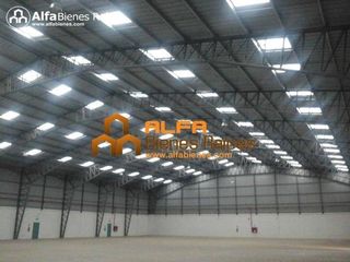 Foto 1 de Se alquila bodega 2500m2 - Norte de Quito - En Complejo