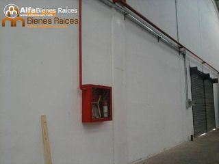 Foto 2 de Se alquila bodega 2500m2 - Norte de Quito - En Complejo