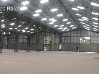 Foto 2 de Se alquila bodega 2950m2 - Norte de Quito - En Complejo
