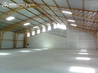 Foto 2 de COMPLEJO DE BODEGA EN ALQUILER 3550M2 - NORTE DE QUITO.