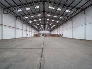Foto 1 de Alquiler Bodega Industrial 2.500m² Tababela, Quito, en complejo industrial