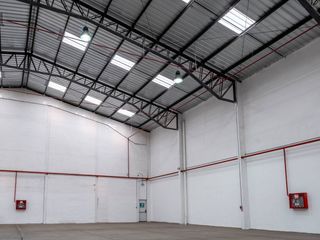 Foto 4 de Alquiler Bodega Industrial 2.500m² Tababela, Quito, en complejo industrial