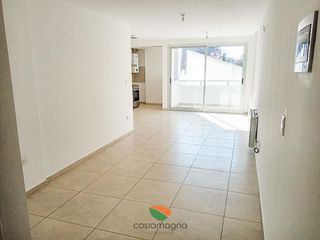 Foto 4 de Amplio Departamento 2 dormitorios 2 baños con Balcón y radiadores en General Paz